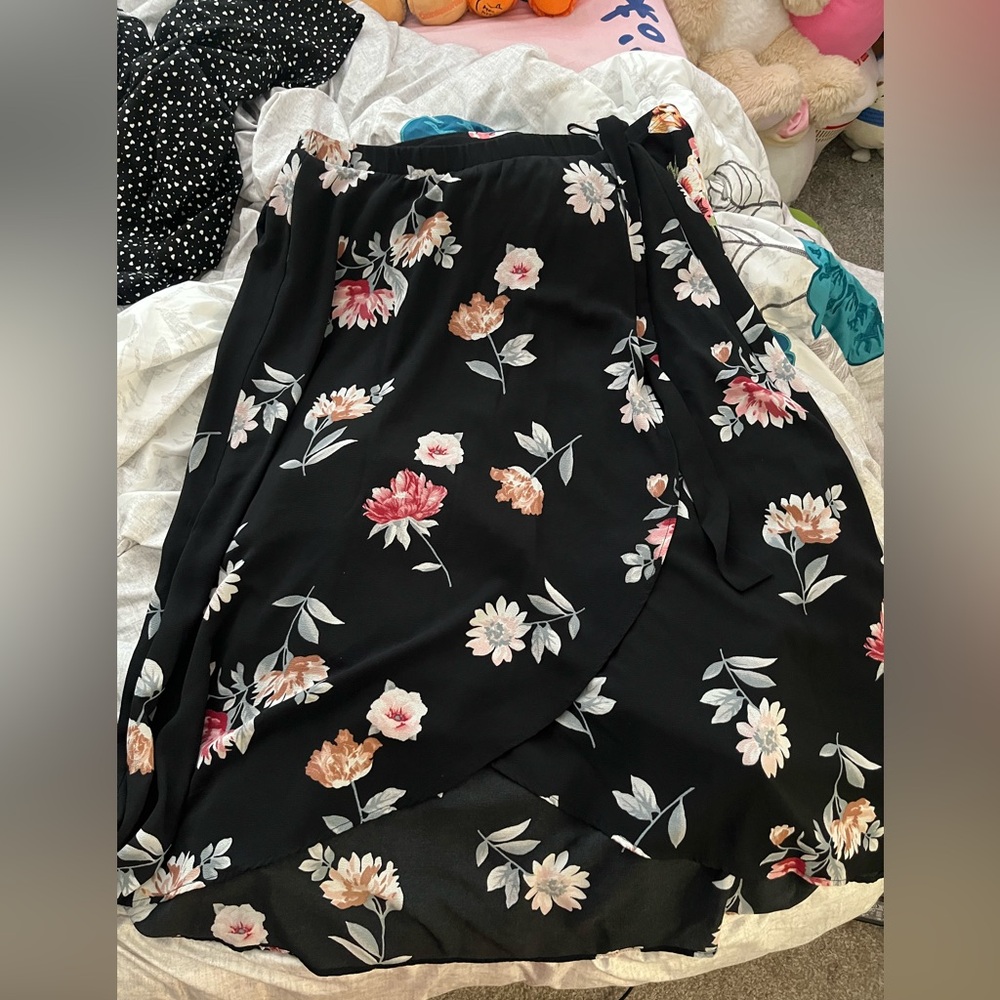 Cute black floral skirt